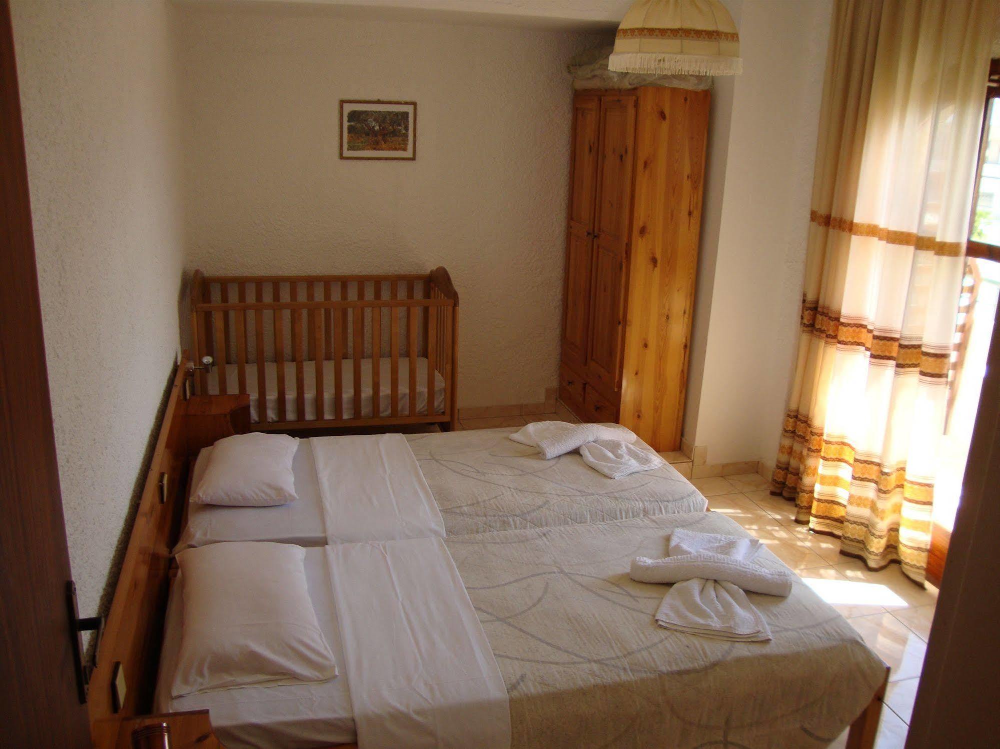 Lefka Hotel Kolymbari Exterior photo